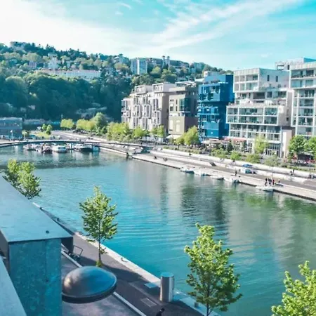 Grand T3 Lyon Confluence Avec 2 Balcons Vue Saone